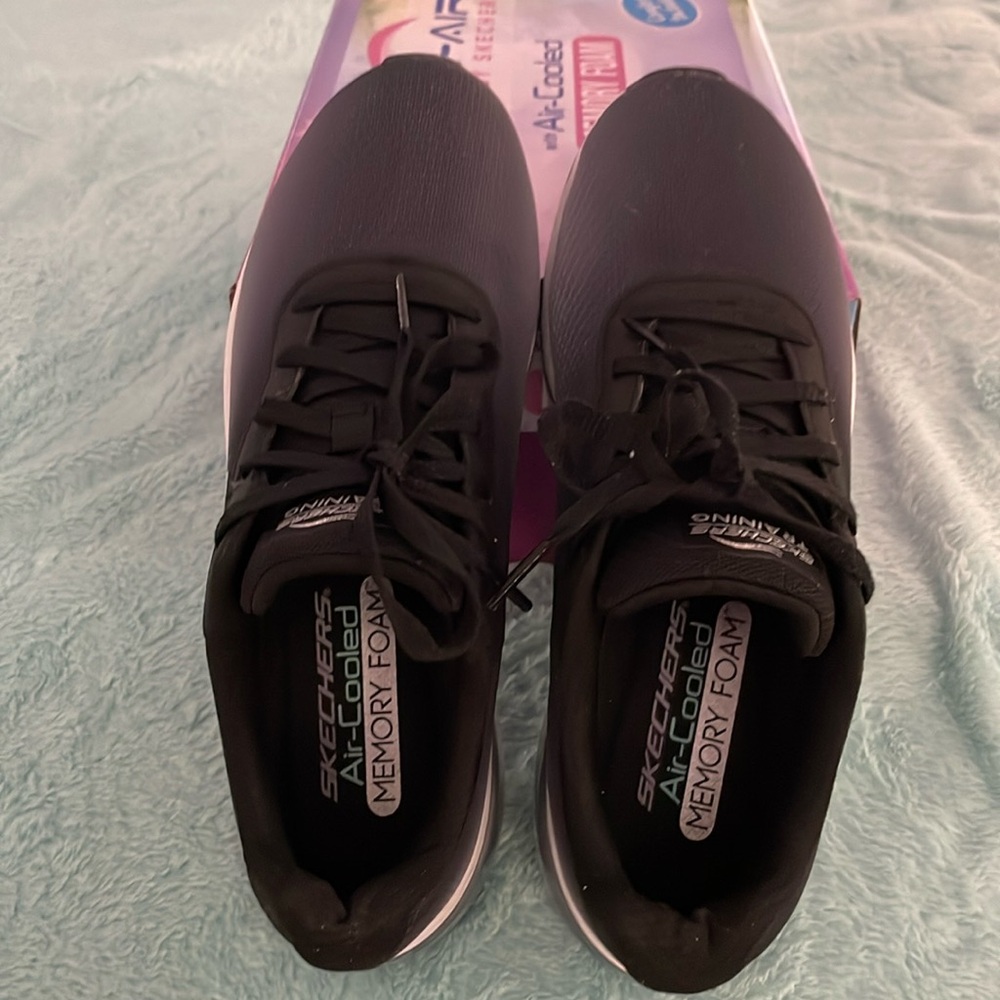 Sketch-Air by Skechers Element 2.0 Black/White Sz 7.5 Brand new